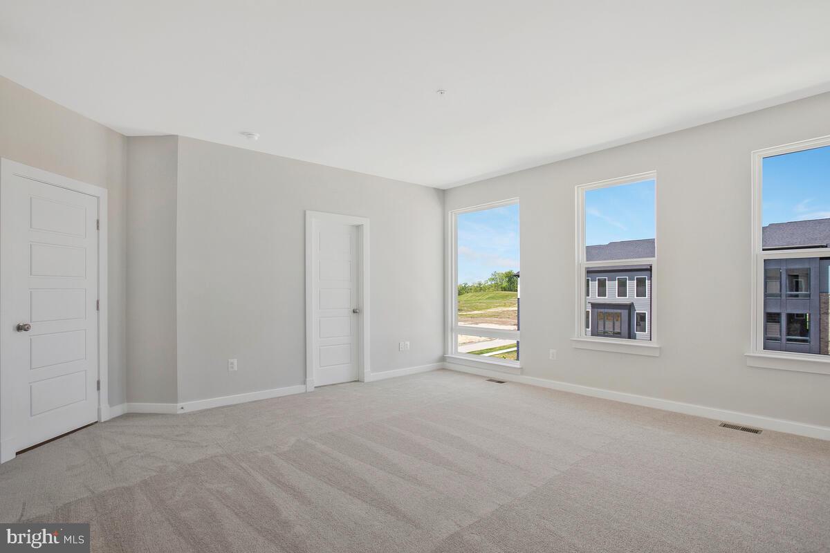 302 Summit Point Boulevard Bowie, MD 20716 - Photo 29 of 34