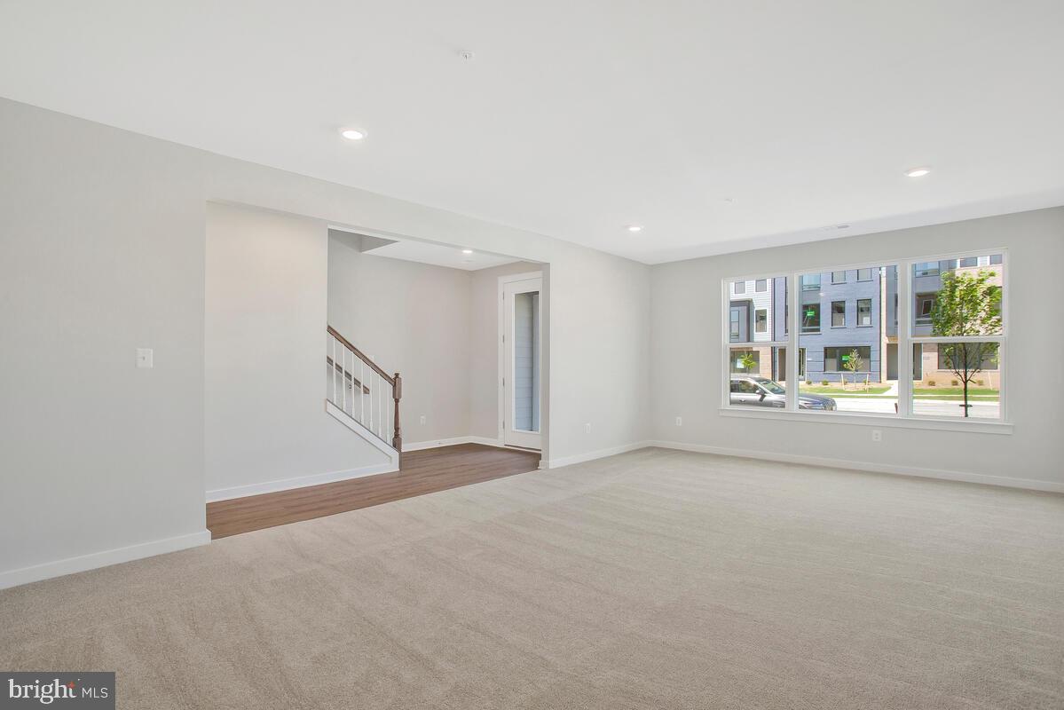 302 Summit Point Boulevard Bowie, MD 20716 - Photo 5 of 34