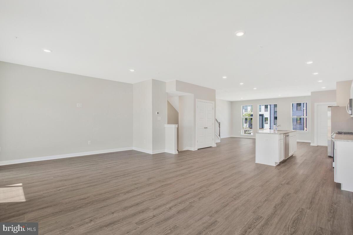 302 Summit Point Boulevard Bowie, MD 20716 - Photo 7 of 34