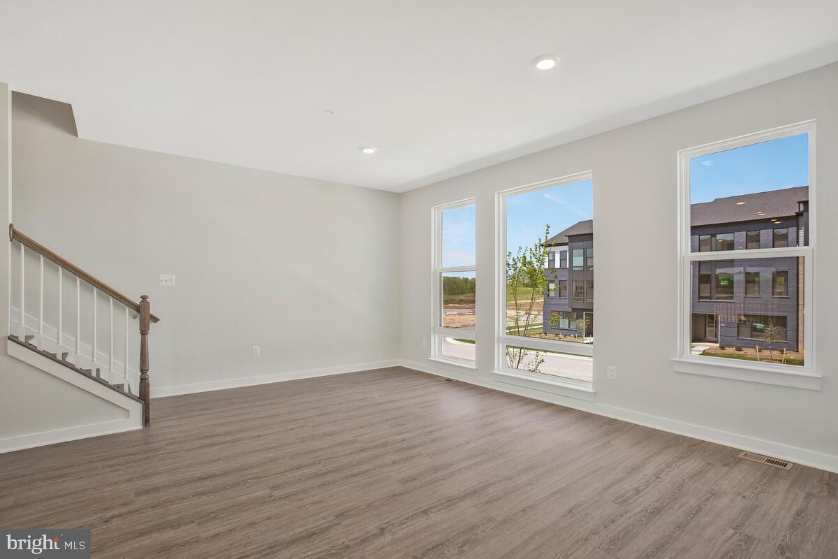 302 Summit Point Boulevard Bowie, MD 20716 - Photo 10 of 34