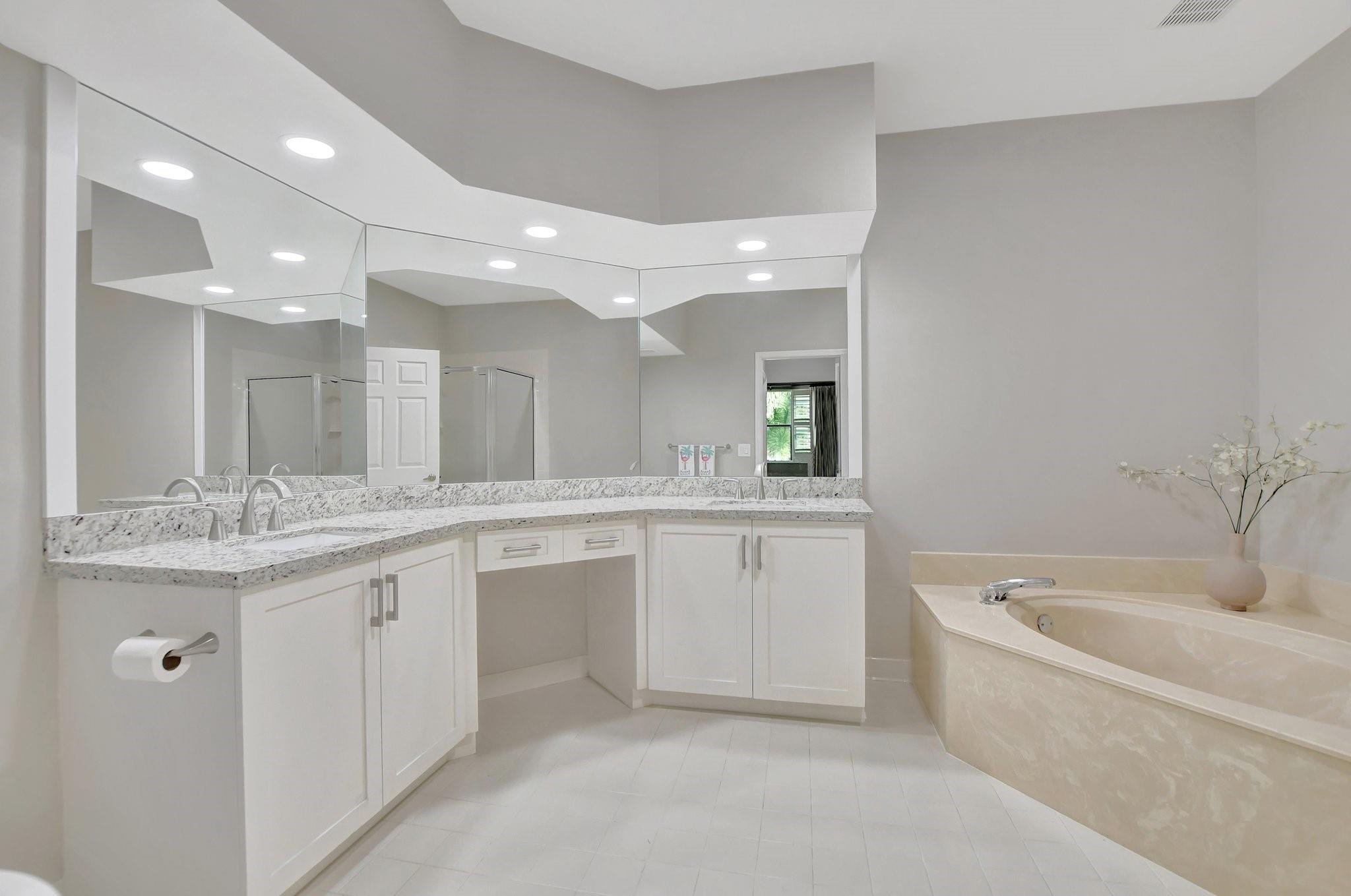 5801 Coach House Circle, Unit E Boca Raton, FL 33486 - Photo 11 of 41 Photo 11