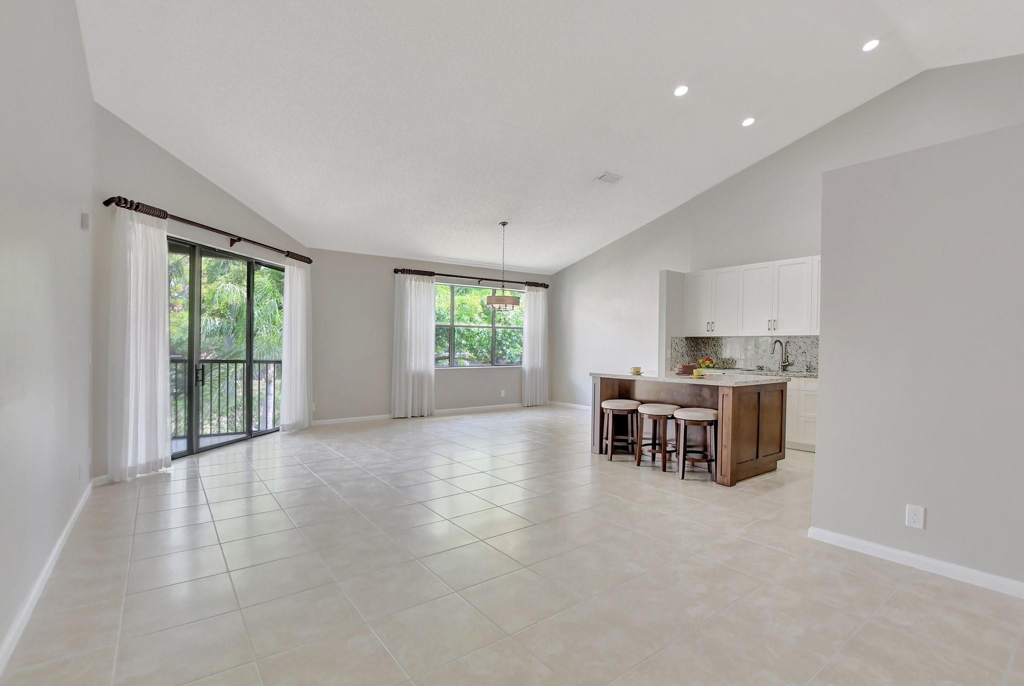 5801 Coach House Circle, Unit E Boca Raton, FL 33486 - Photo 31 of 41 Great room.