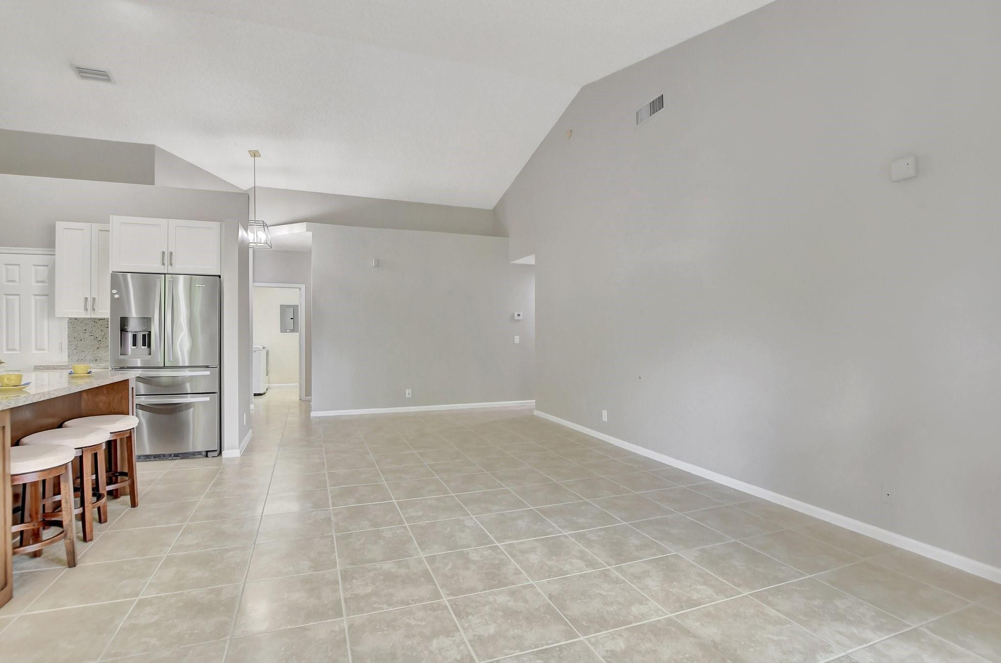 5801 Coach House Circle, Unit E Boca Raton, FL 33486 - Photo 33 of 41 Soaring 14' ceiling!