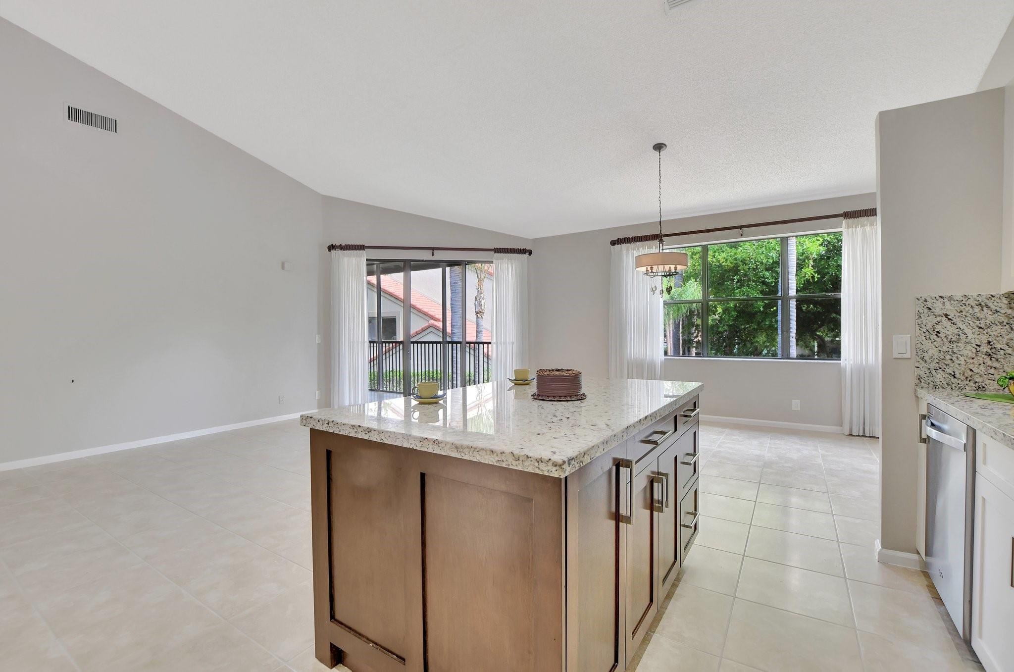 5801 Coach House Circle, Unit E Boca Raton, FL 33486 - Photo 7 of 41 Photo 7