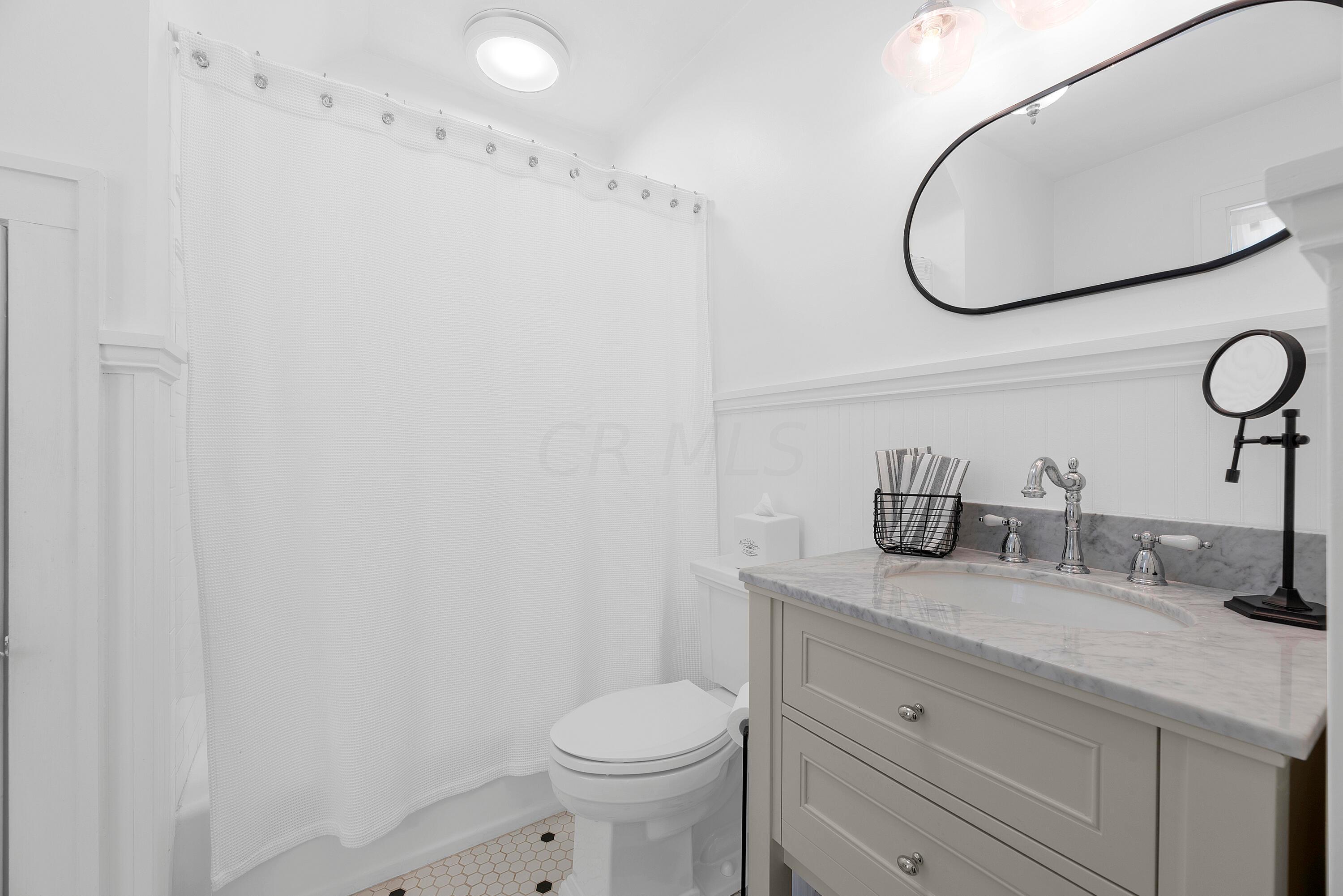 1618 Doone Road Columbus, OH 43221 - Photo 28 of 37 Hall bath