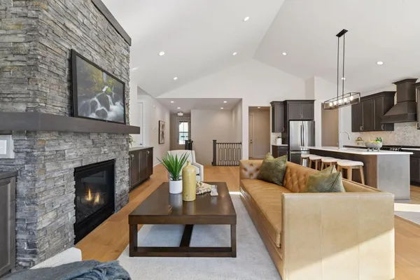 $718,950 | 2013 Mulberry Lane, Carver, MN 55315