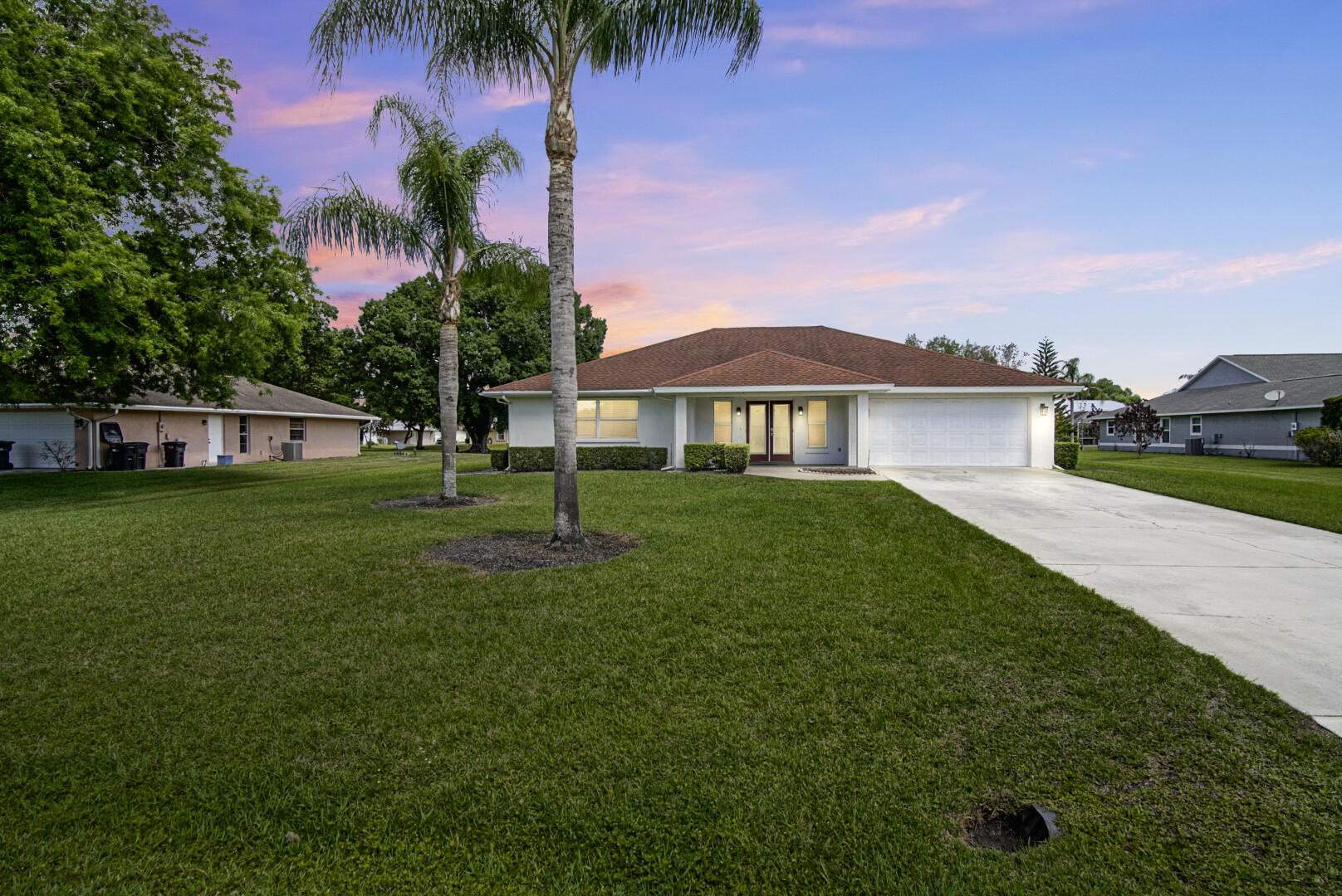 2321 Southwest 3rd Court Okeechobee, FL 34974 - Photo 2 of 35 a front view of a house with garden