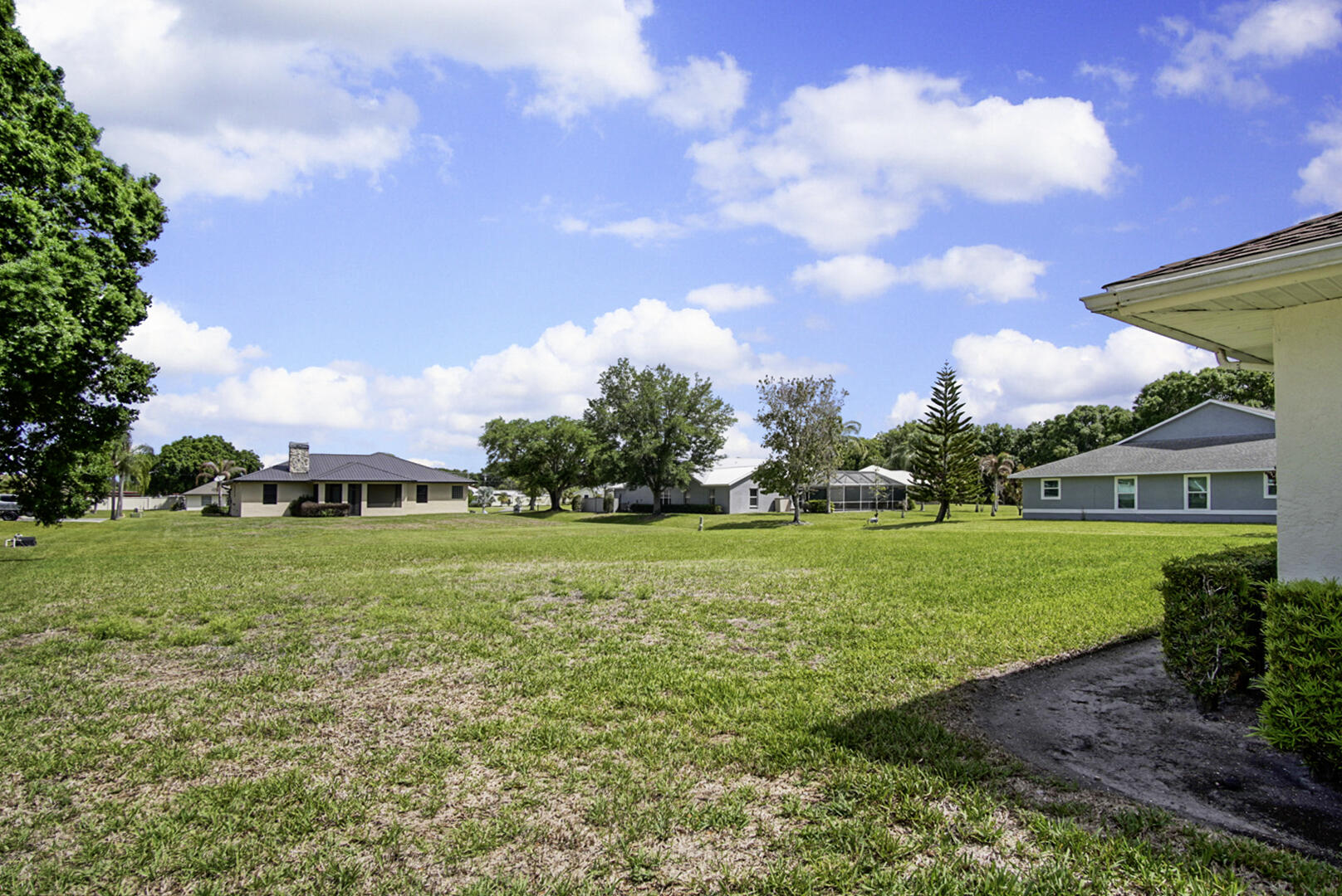 2321 Southwest 3rd Court Okeechobee, FL 34974 - Photo 36 of 37 a view of a big yard with lots of green space