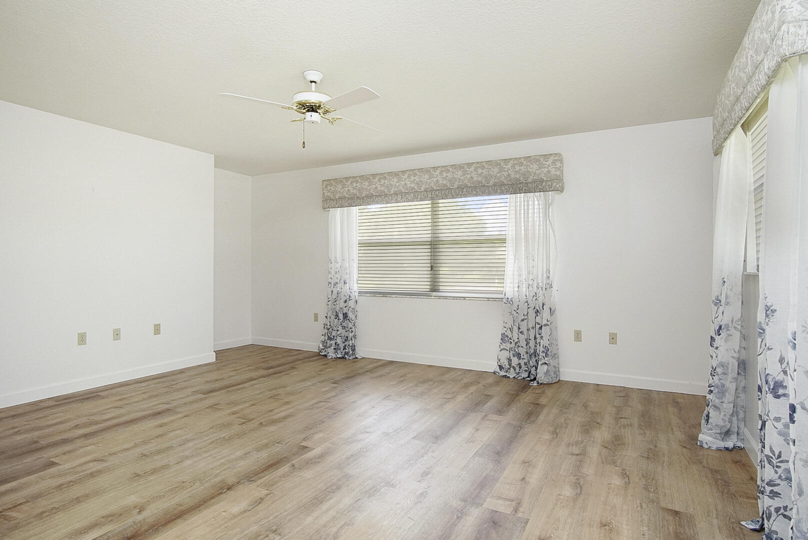 2321 Southwest 3rd Court Okeechobee, FL 34974 - Photo 7 of 37 a view of an empty room with a window