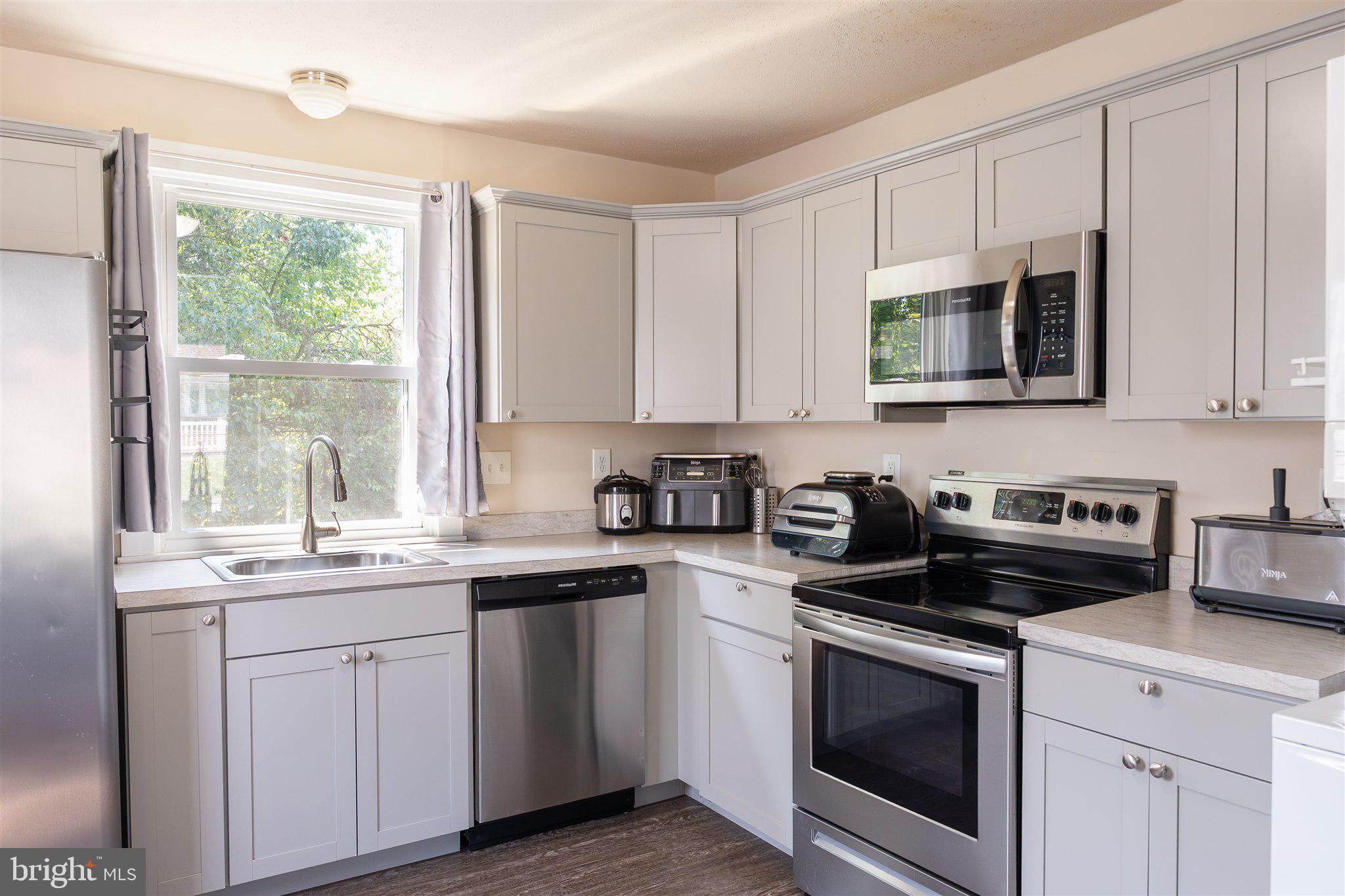 4713 Hillside Road Harrisburg, PA 17109 - Photo 8 of 29 Gallery Image 8