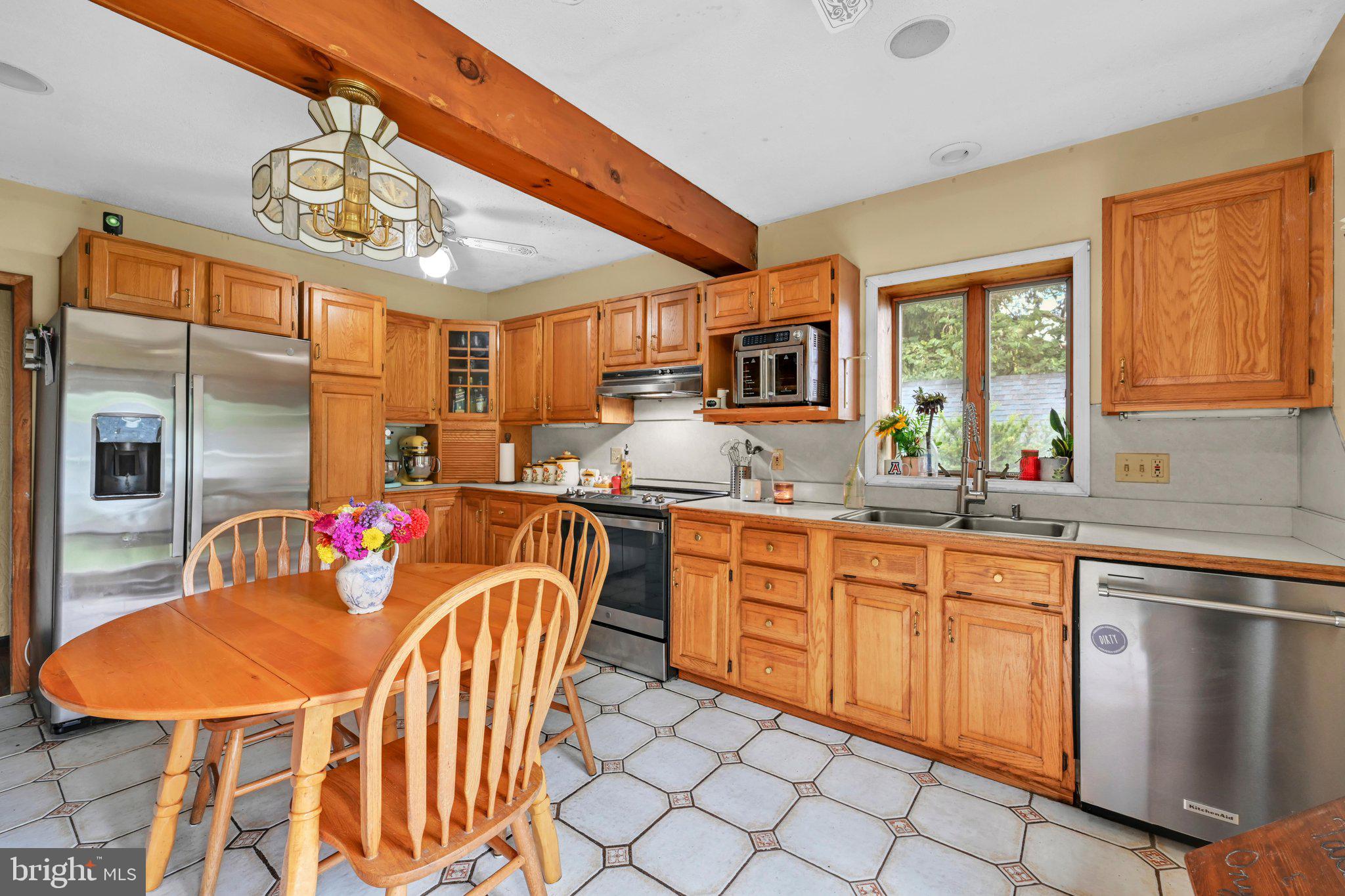139 Old State Road Reading, PA 19606 - Photo 10 of 23 Eat in Kitchen