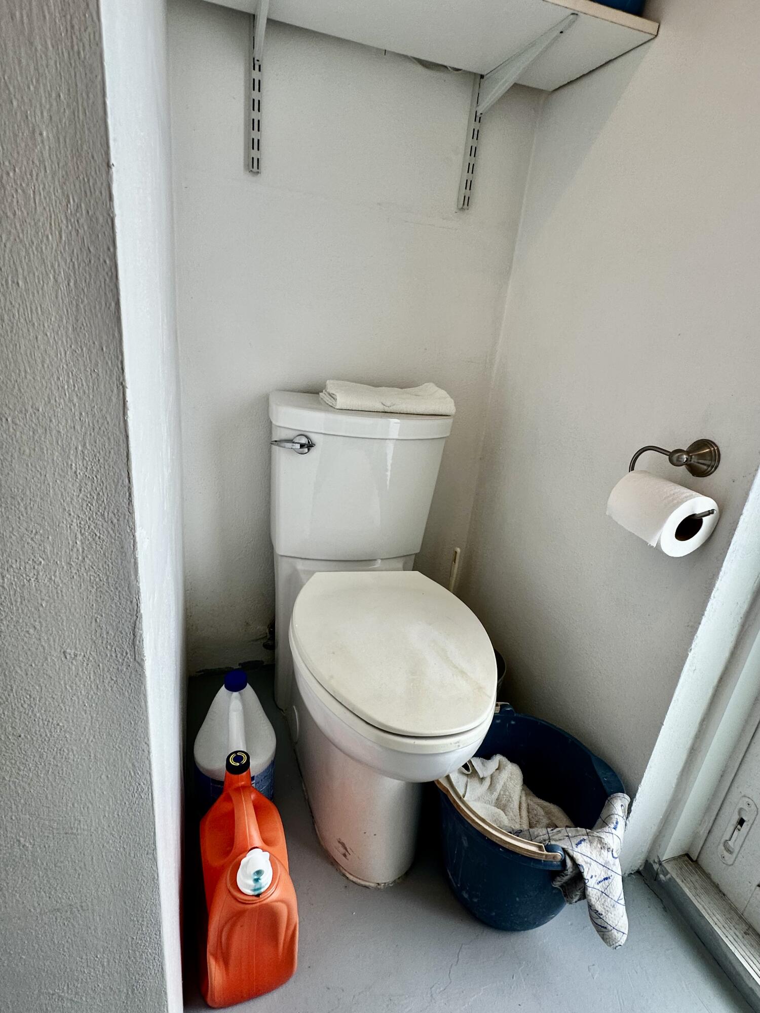 728 Ridge Road, Unit 35 Lantana, FL 33462 - Photo 22 of 35 2nd Bathroom Commode