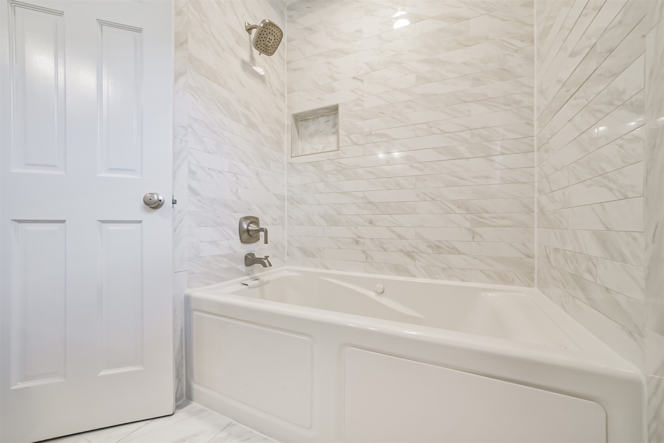 3319 Springrock Lane Houston, TX 77080 - Photo 23 of 41 a bathroom with a bathtub
