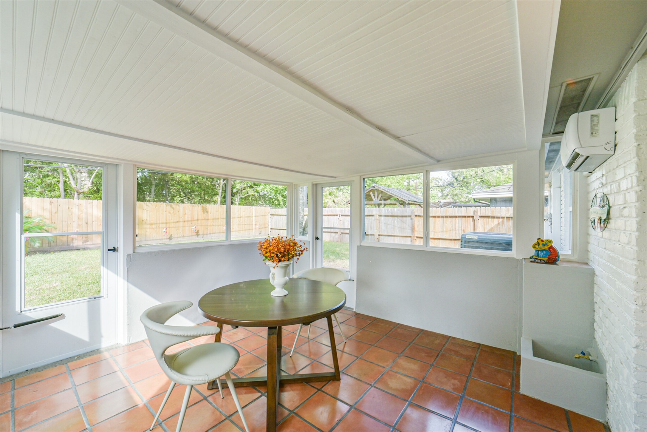 3319 Springrock Lane Houston, TX 77080 - Photo 32 of 41 a kitchen with a table and chairs in it