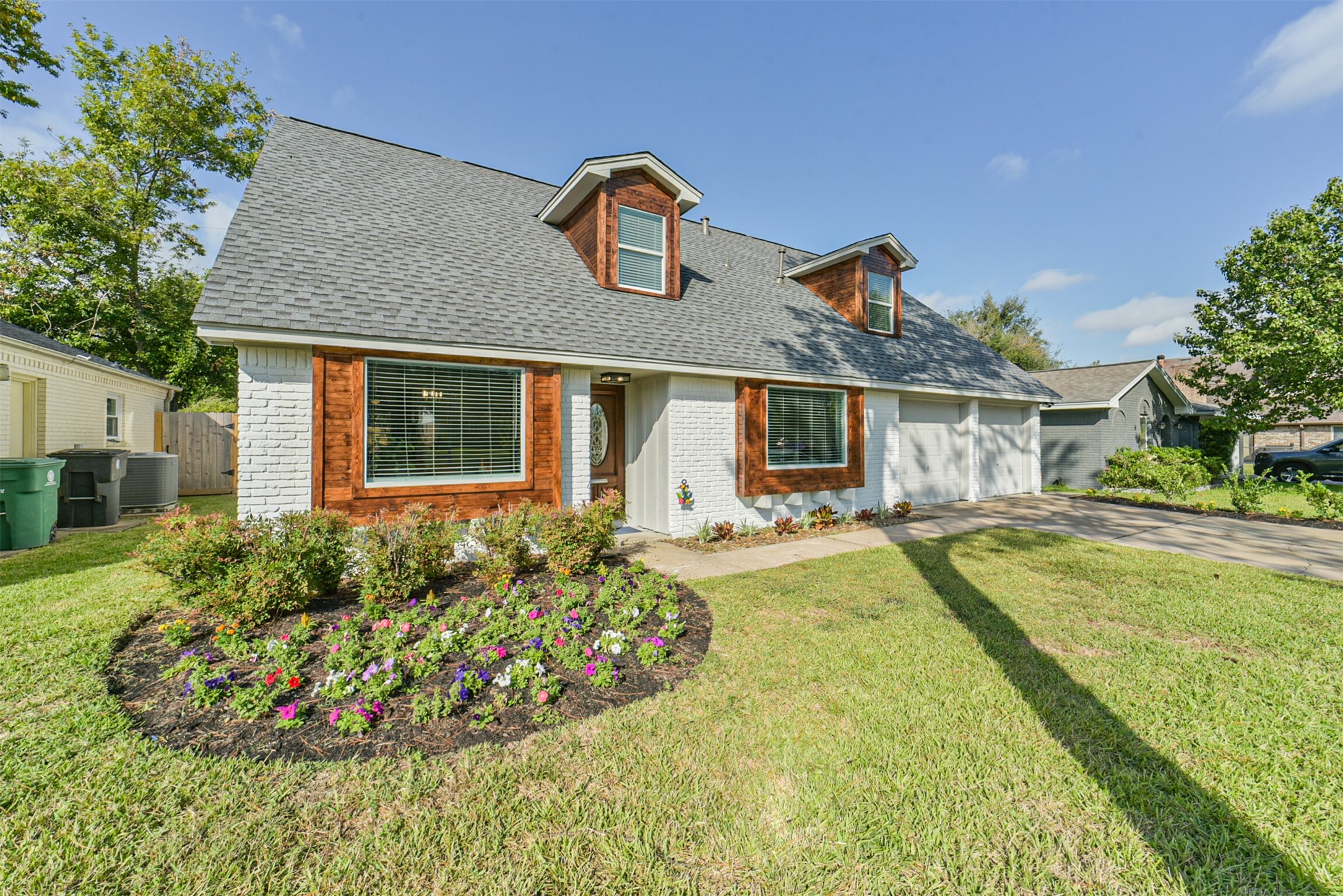 3319 Springrock Lane Houston, TX 77080 - Photo 40 of 41 a front view of a house with garden