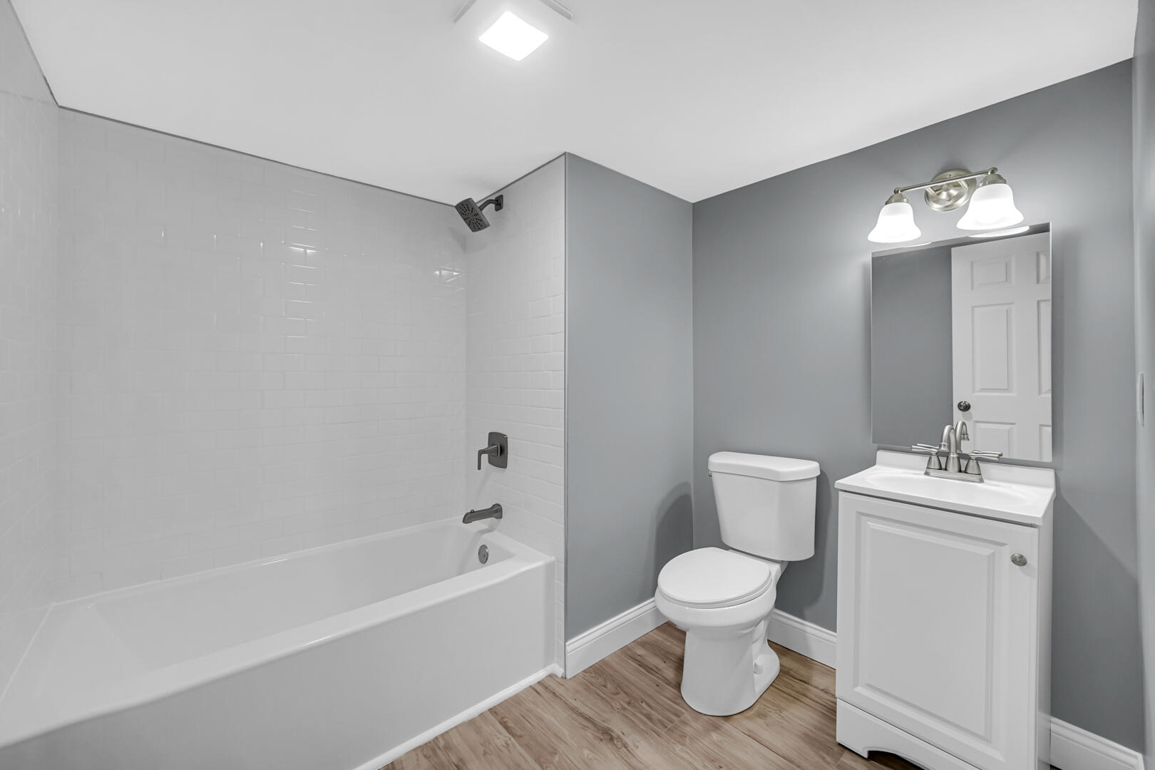 8013 Monaldi Drive Munster, IN 46321 - Photo 18 of 24 a bathroom with a toilet a sink and a bathtub