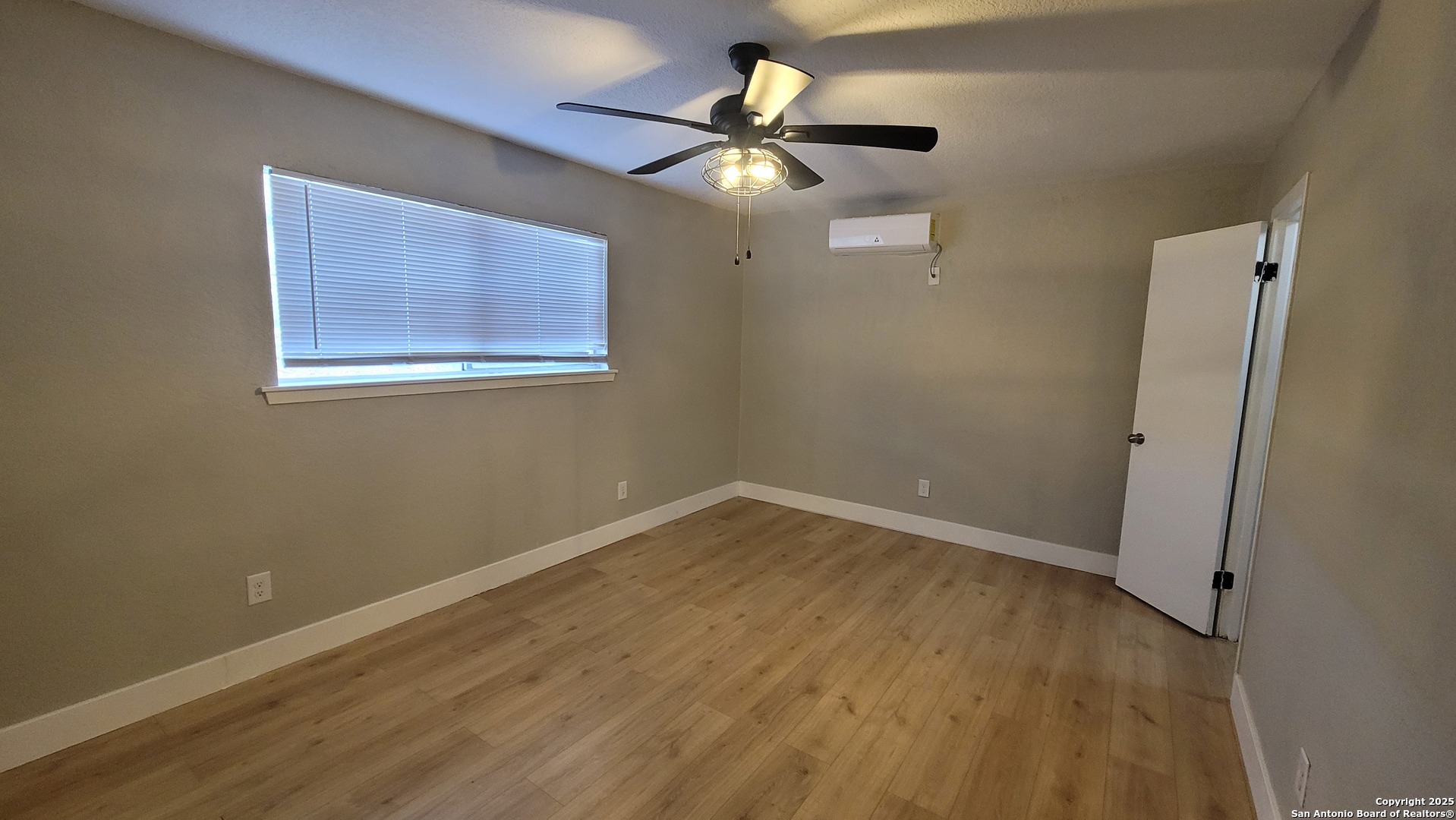 516 Gentleman Road, Unit 15 San Antonio, TX 78201 - Photo 11 of 12 a view of an empty room with a window