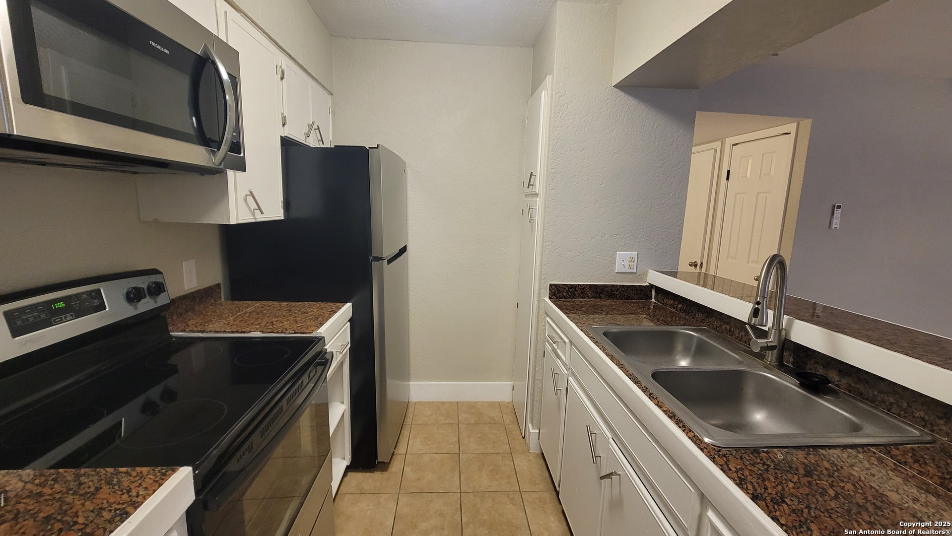 516 Gentleman Road, Unit 15 San Antonio, TX 78201 - Photo 7 of 12 a kitchen with a sink stove and refrigerator
