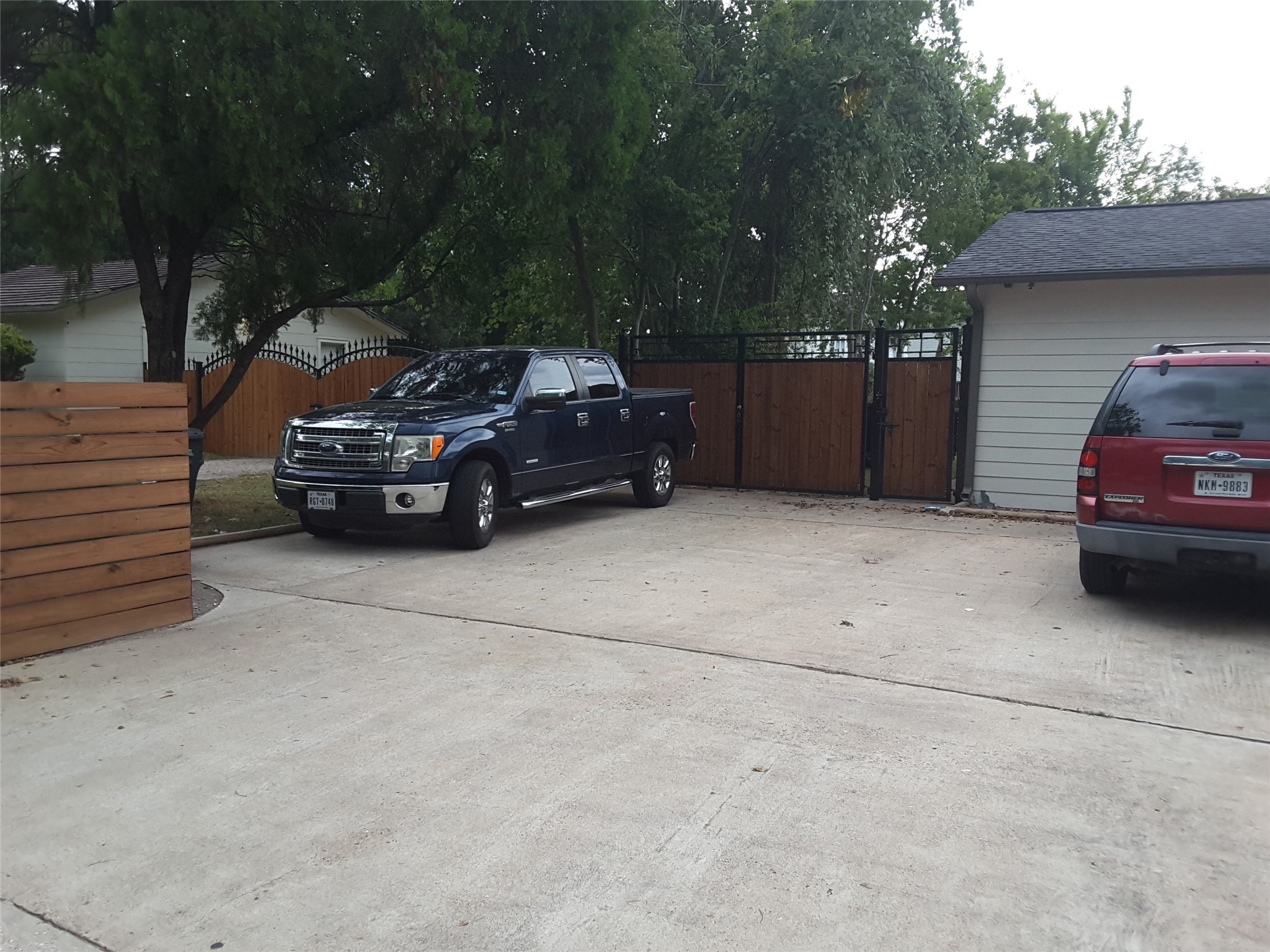 2126 Blalock Road Houston, TX 77080 - Photo 2 of 8 a view of a garage