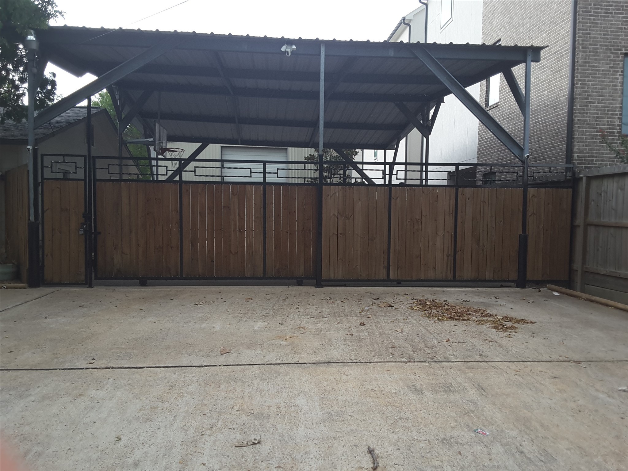 2126 Blalock Road Houston, TX 77080 - Photo 4 of 8 a view of a backyard