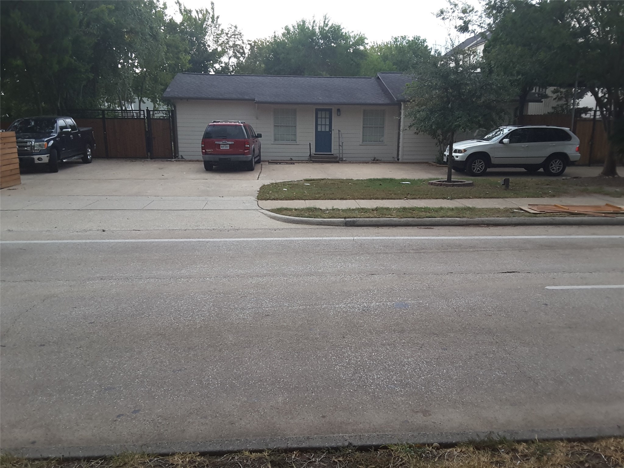 2126 Blalock Road Houston, TX 77080 - Photo 5 of 8 a view of backyard with parked car