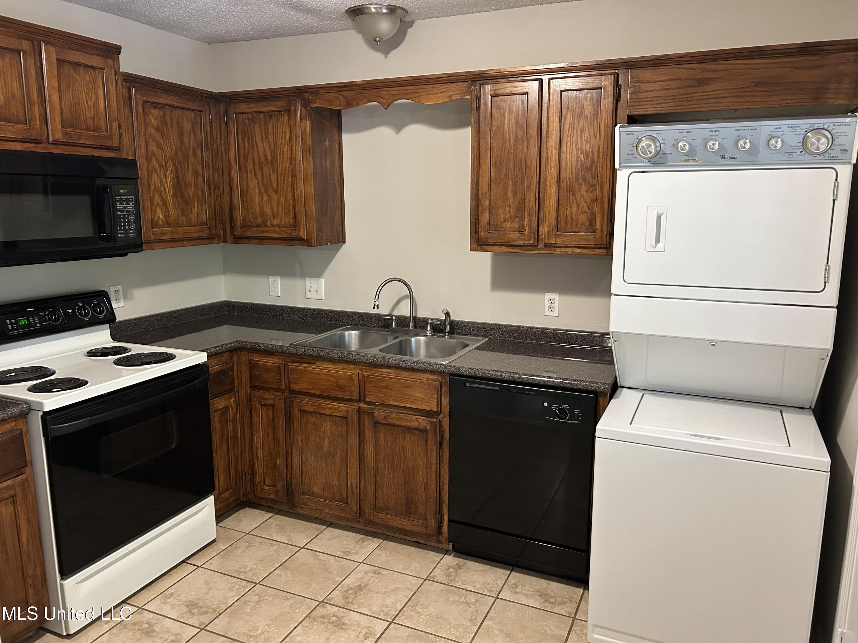 6795 Blocker Street, Unit 15 Olive Branch, MS 38654 - Photo 4 of 14 Photo Oct 15 2025, 1 45 36 PM