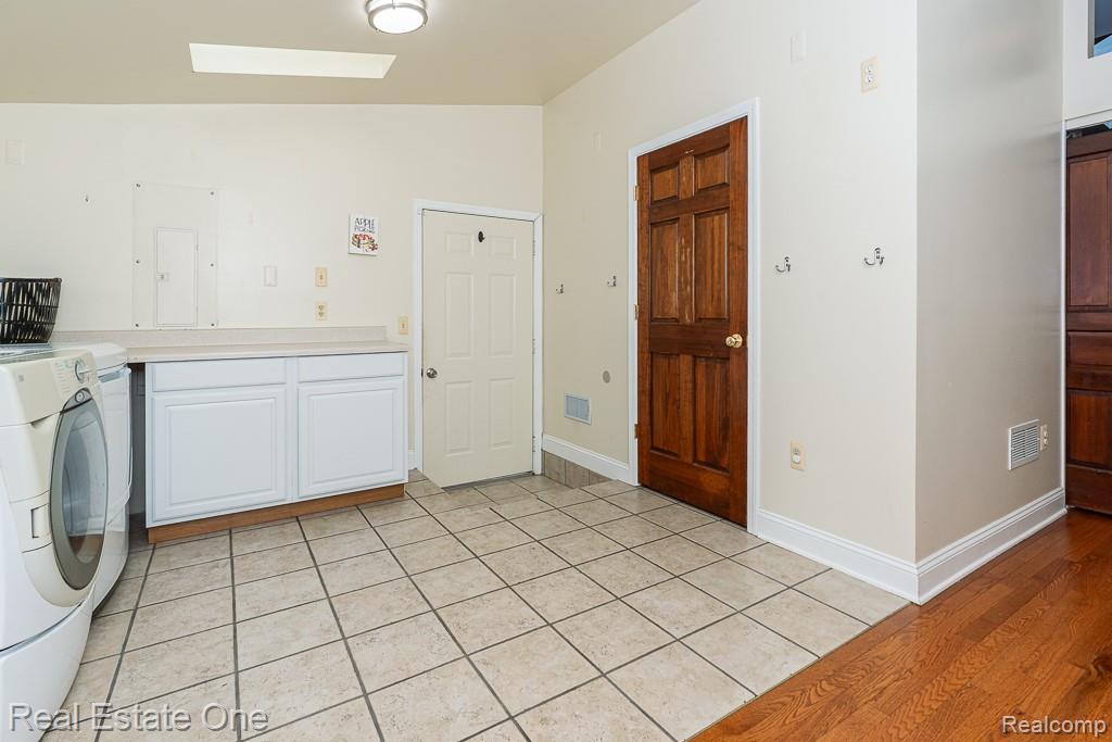 2460 Emmons Avenue Rochester Hills, MI 48307 - Photo 15 of 45