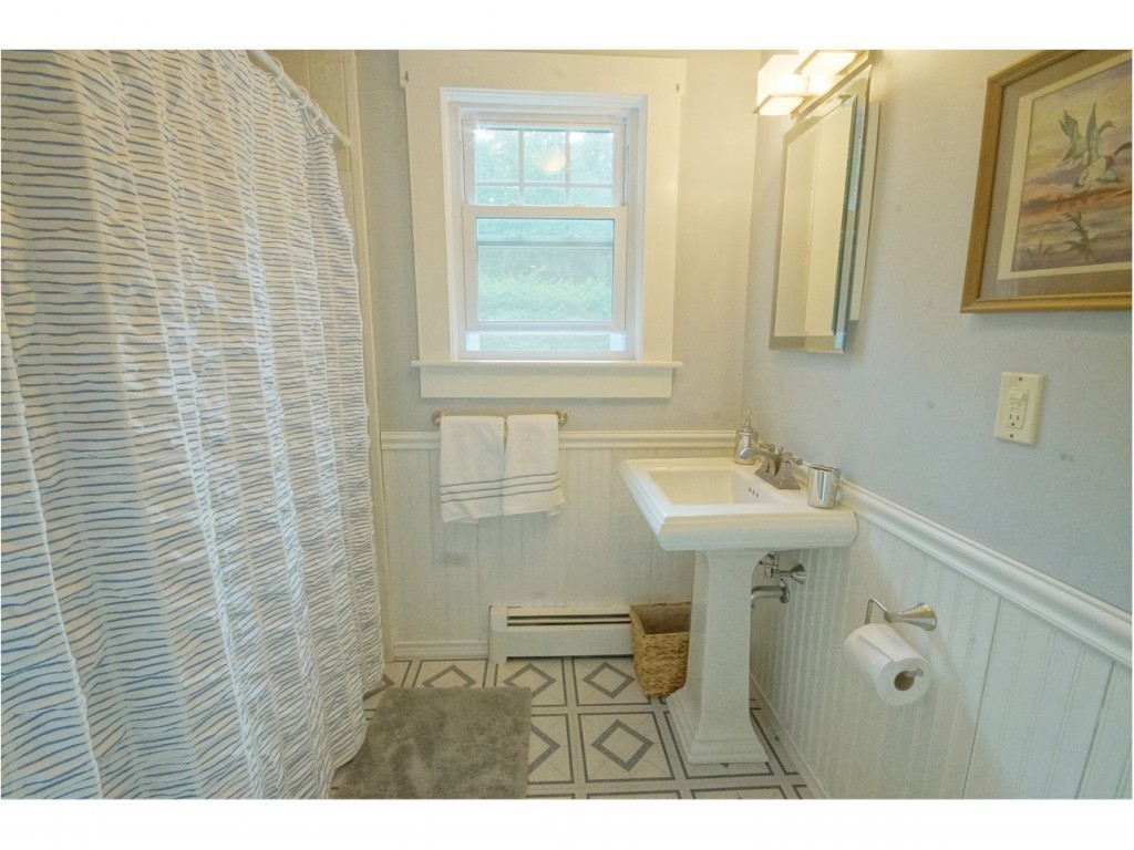 52 Scobie Pond Road Derry, NH 03038 - Photo 16 of 30