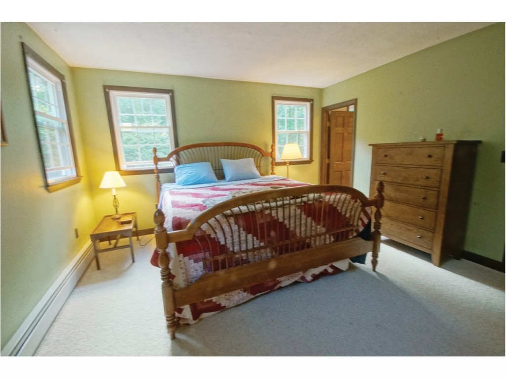 52 Scobie Pond Road Derry, NH 03038 - Photo 19 of 30