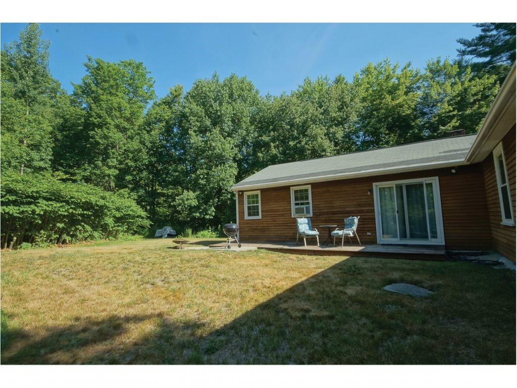 52 Scobie Pond Road Derry, NH 03038 - Photo 4 of 30