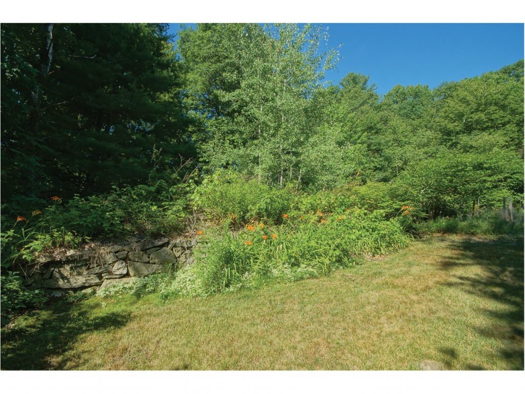 52 Scobie Pond Road Derry, NH 03038 - Photo 7 of 30