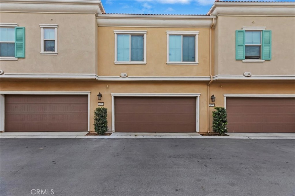 425 North Beechwood Avenue Rialto, CA 92376 - Photo 29 of 33 a view of a house with garage and garage