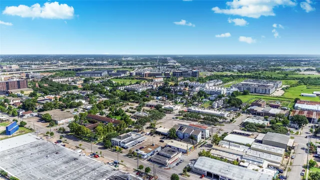 $2,500 | 2919 Canal Street, Houston, TX 77003