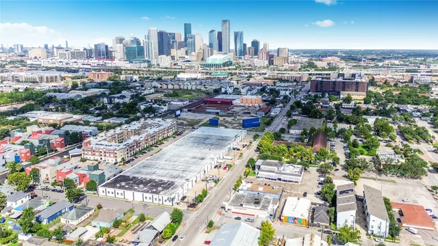 $2,500 | 2919 Canal Street, Houston, TX 77003