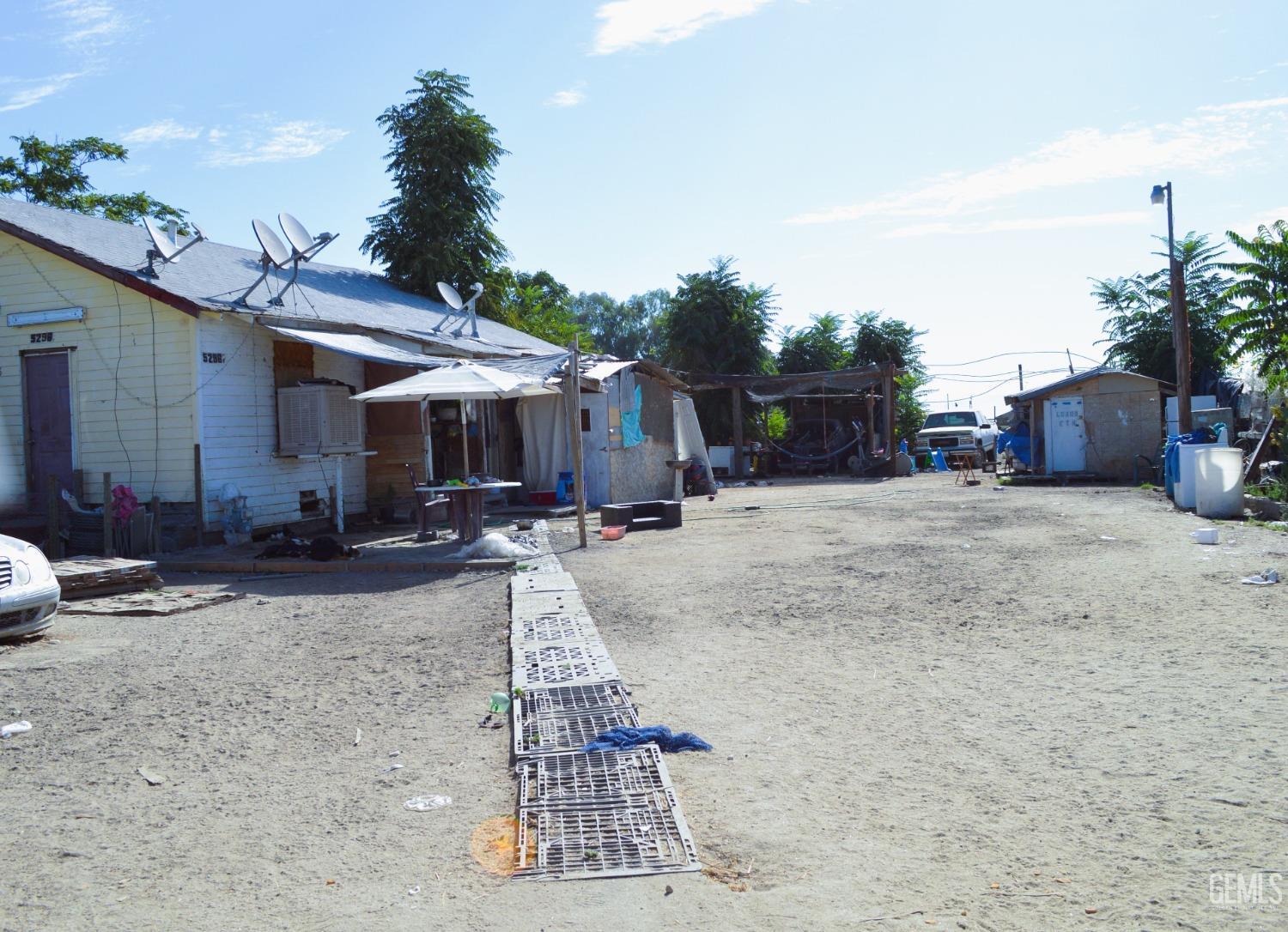 Undisclosed Address Alpaugh, CA 93201 - Photo 4 of 4 a view of a back yard of the house