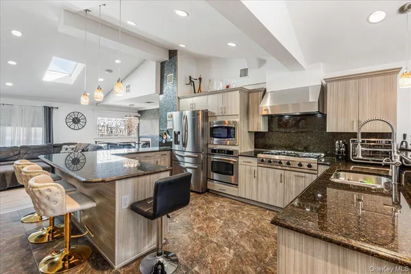$1,289,000 | 3822 Greentree Drive, Oceanside, NY 11572