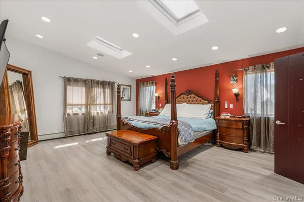 $1,289,000 | 3822 Greentree Drive, Oceanside, NY 11572