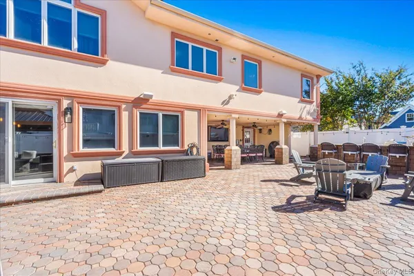 $1,289,000 | 3822 Greentree Drive, Oceanside, NY 11572