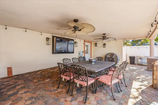 $1,289,000 | 3822 Greentree Drive, Oceanside, NY 11572