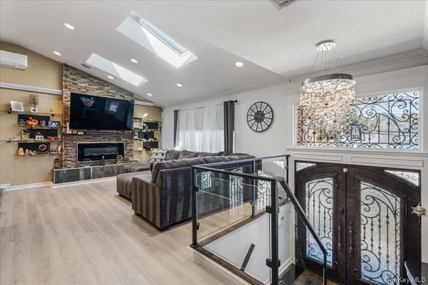 $1,289,000 | 3822 Greentree Drive, Oceanside, NY 11572