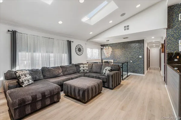 $1,289,000 | 3822 Greentree Drive, Oceanside, NY 11572