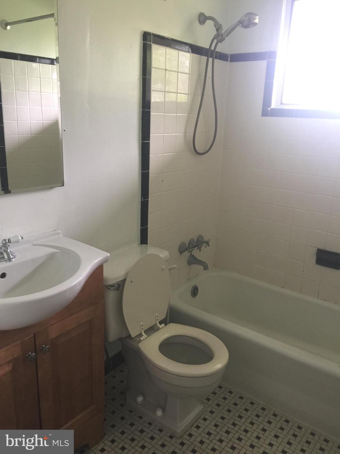 7105 Reservoir Road Springfield, VA 22150 - Photo 10 of 14 Bathrom
