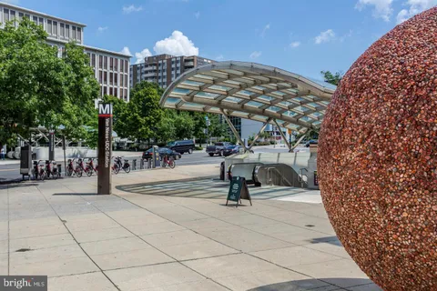 $243,000 | 4600 Connecticut Avenue Northwest, Unit 717, Washington, DC 20008