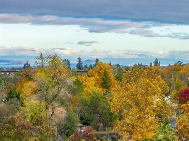 $700,000 | 418 Moonstone Way, Redding, CA 96003