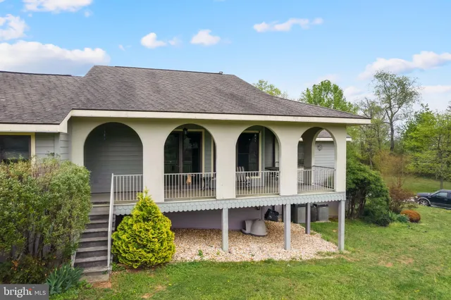 a view of a house with porch and garden