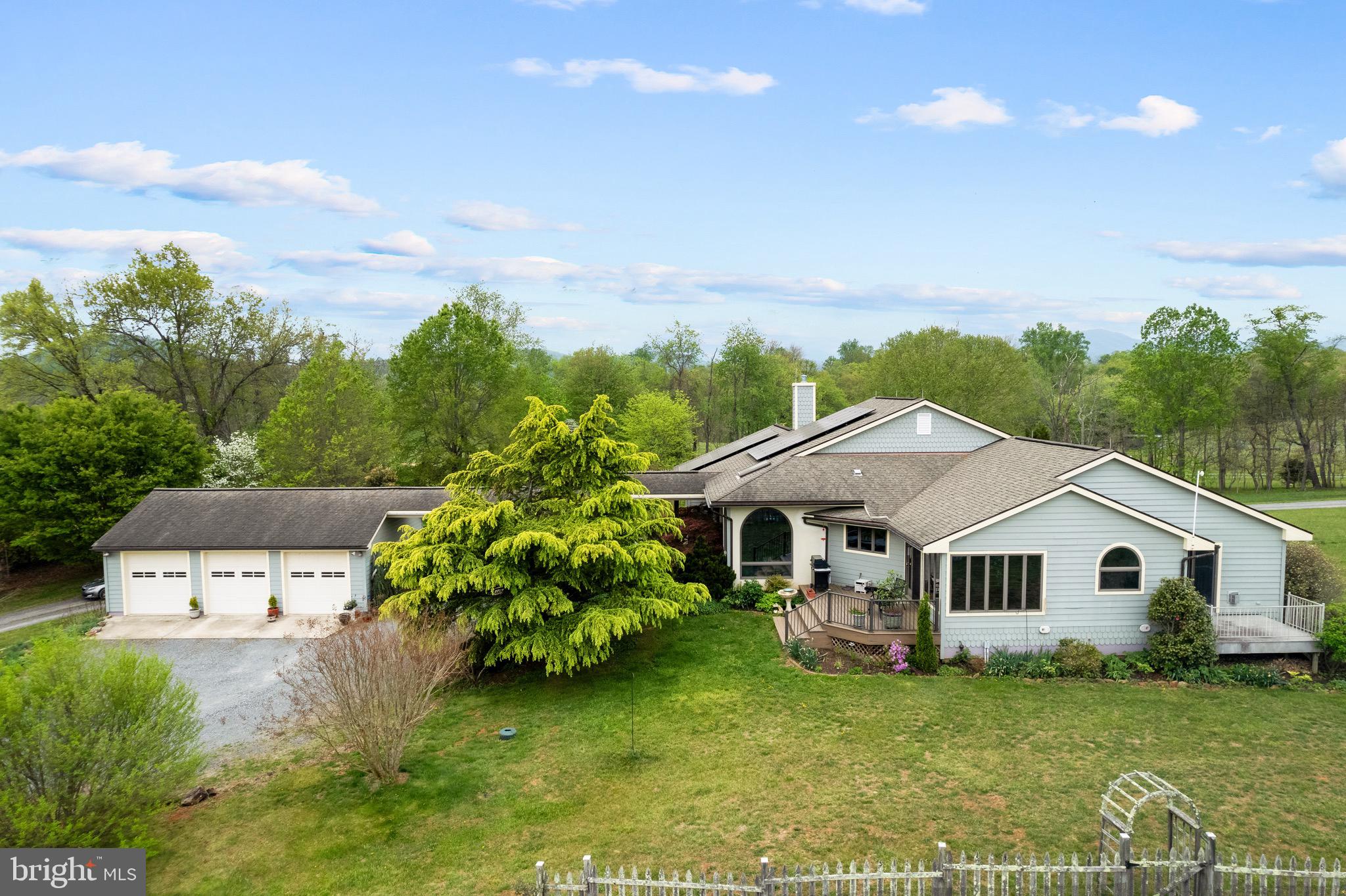 92 School House Road Washington, VA 22747 - Photo 7 of 68 a front view of a house with a garden