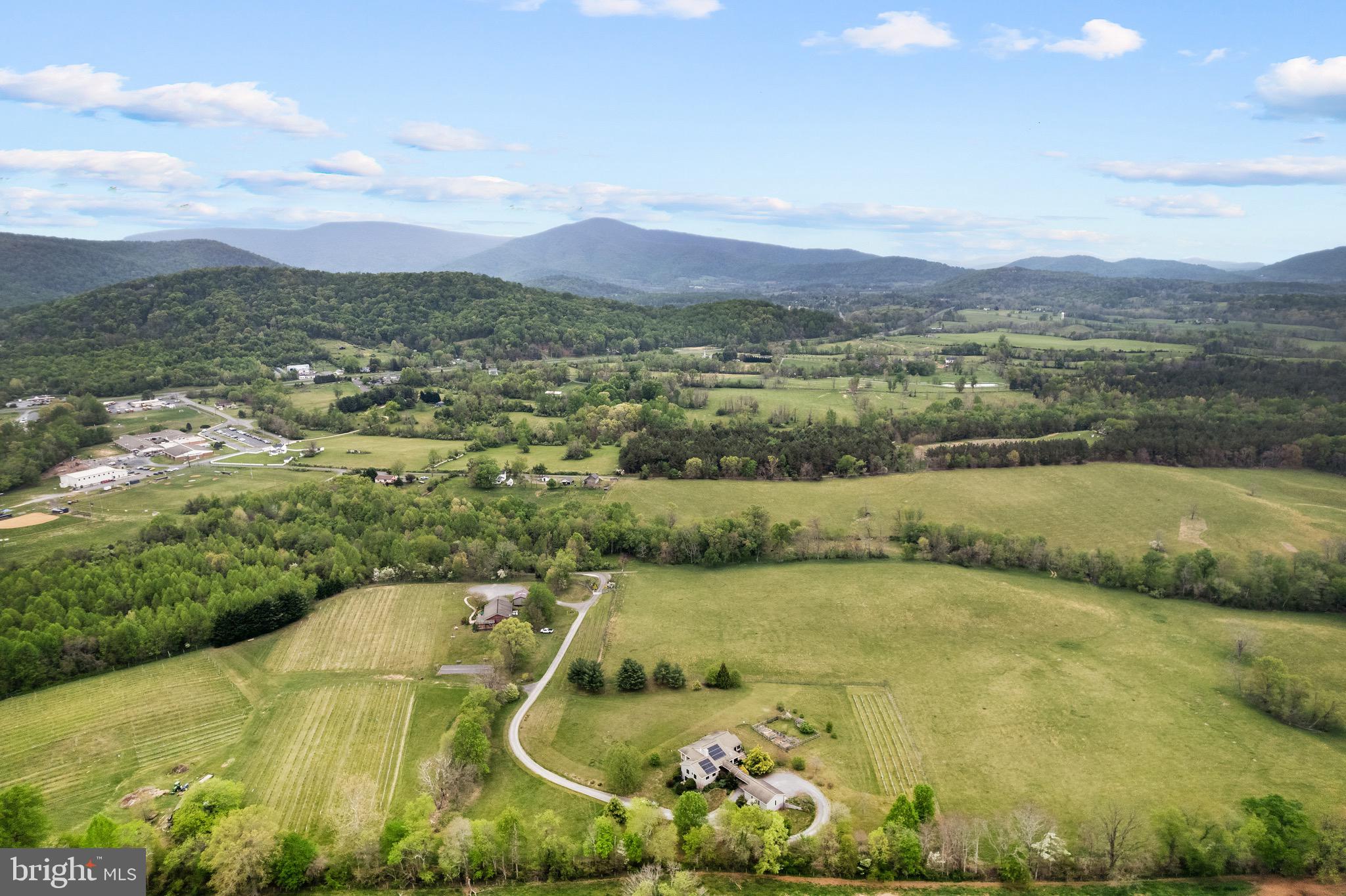 92 School House Road Washington, VA 22747 - Photo 8 of 68