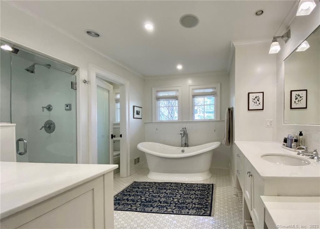 7 Whaling Road Darien, CT 06820 - Photo 16 of 34 a spacious bathroom with a sink a mirror a bathtub and shower