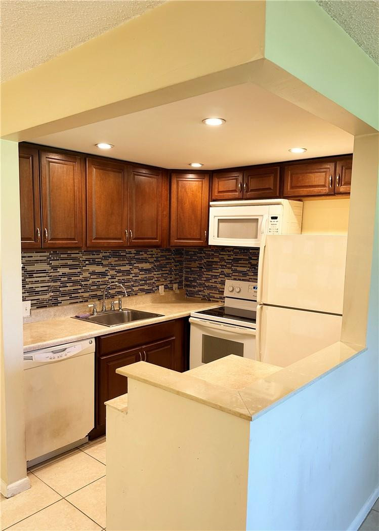 51 Suffolk B, Unit 51 Boca Raton, FL 33434 - Photo 2 of 18 Kitchen