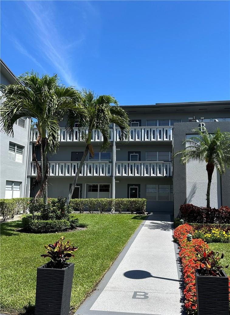 51 Suffolk B, Unit 51 Boca Raton, FL 33434 - Photo 4 of 18 Exterior building